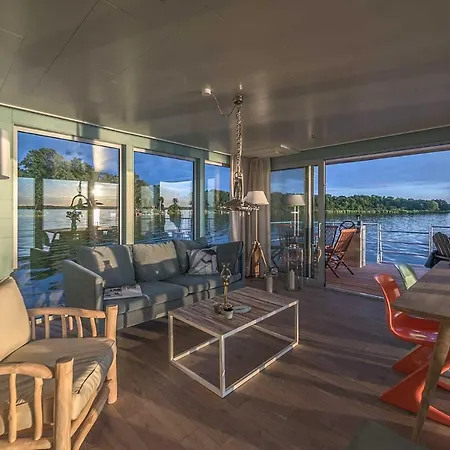 Ботель Traumhaff Hausboote La Peniche / Ostsee - Aussergewoehnliches Design, Atemberaubende Sonnenuntergaenge Und Sauna An Bord