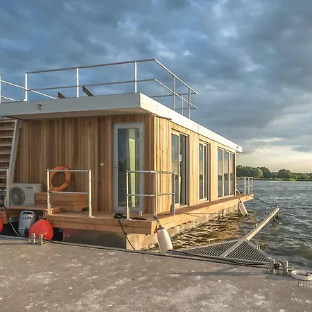 Traumhaff Hausboote: Floating Retreat With Sauna And Sunset Views * Luckow (Mecklenburg-Vorpommern)