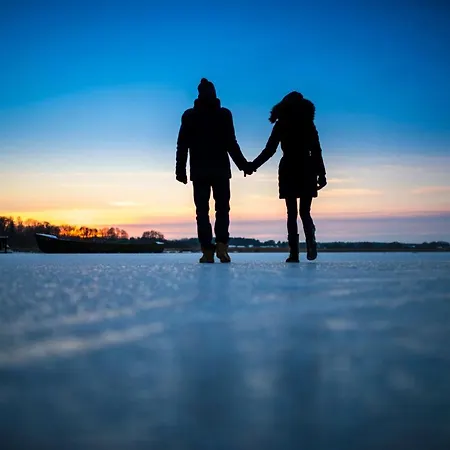 Traumhaff Hausboote La Peniche / Ostsee - Aussergewoehnliches Design, Atemberaubende Sonnenuntergaenge Und Sauna An Bord 보트호텔