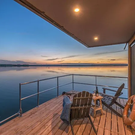 Traumhaff Hausboote: Floating Retreat With Sauna And Sunset Views * Luckow (Mecklenburg-Vorpommern)